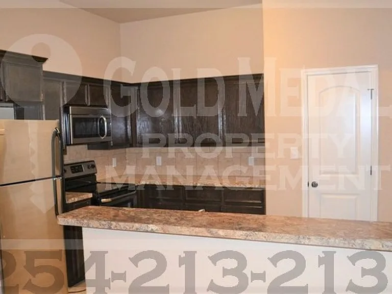 1110 Grace Point Dr — Photo 4