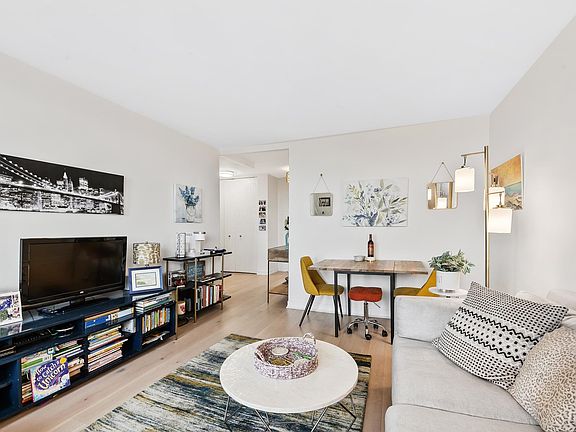 5th image of 100 Manhattan Ave APT 1901
