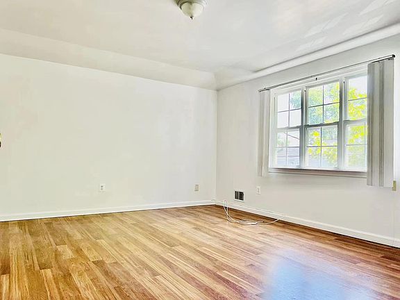 3rd image of 4 Bradley Ave #1F