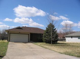 4041 S Ridgecrest Dr, Springfield, MO 65807