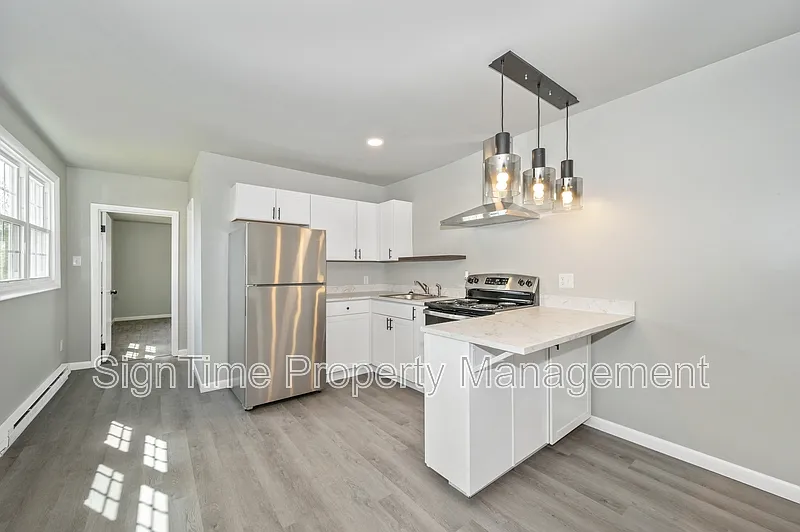 1 bed, 1.0 bath, 500 sqft, $1,050 — Photo 2