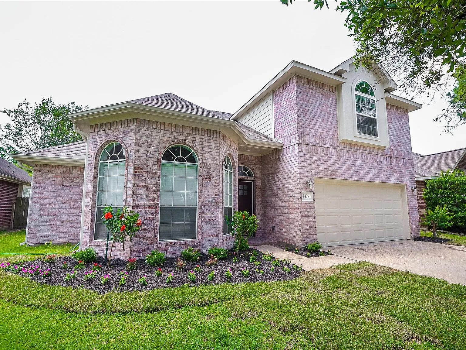 4 bed, 2.5 bath, 2330 sqft, $2,395 — Photo 1