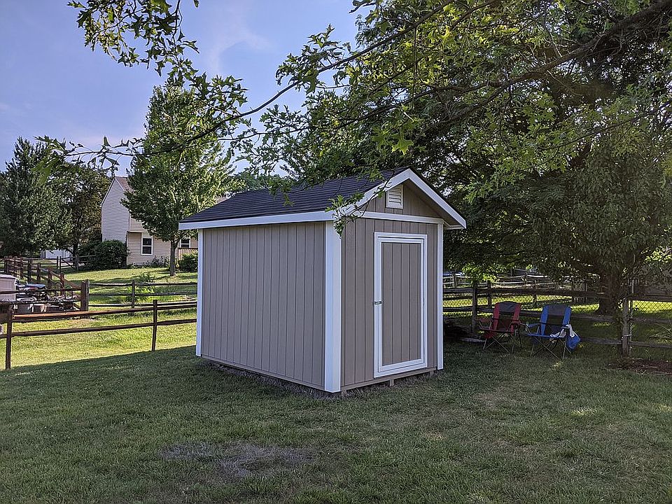 2nd image of 7997 Green View Ct