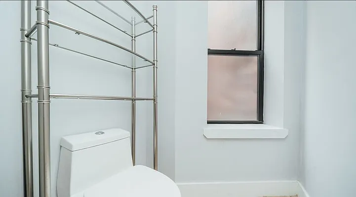 Rented by Loom Capital Group Inc. | media 12