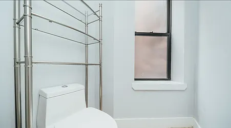 Rented by Loom Capital Group Inc.