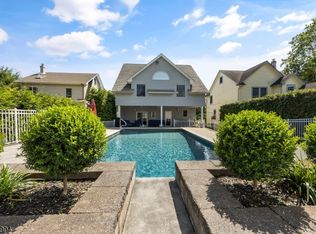 26 1st Ave, Hawthorne, NJ 07506