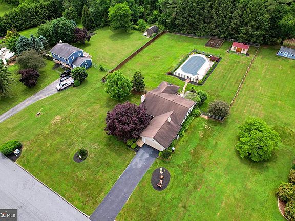 3rd image of 1012 Wheatland Dr