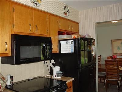4th image of 64 Squires Ct