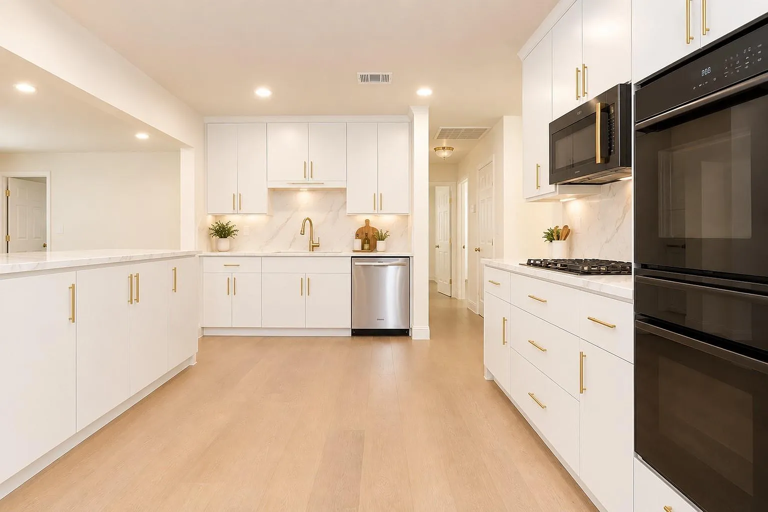 3 bed, 1.0 bath, 1716 sqft, $2,500 — Photo 3