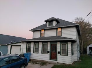 1011B Vine St, Watertown, WI 53098