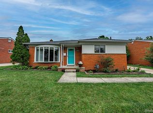 25628 Ridgeway St, Dearborn Heights, MI 48127