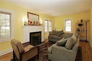 3rd image of 121 Eastway Pl