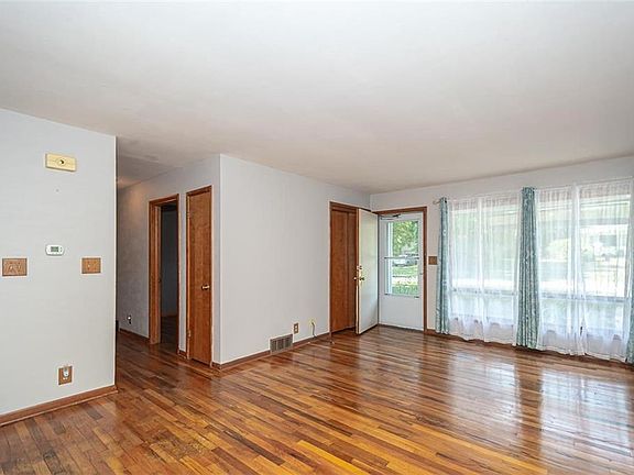 4th image of 2514 Belle Haven Dr