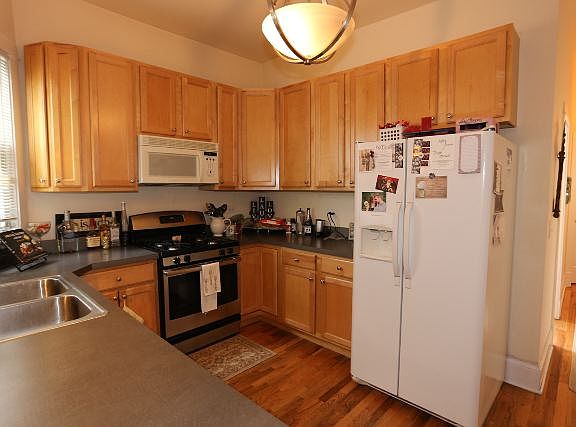 3rd image of 2430 N Marshfield Ave #2