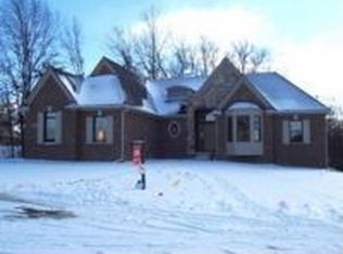 2207 Greenan Ct, Lake Orion, MI