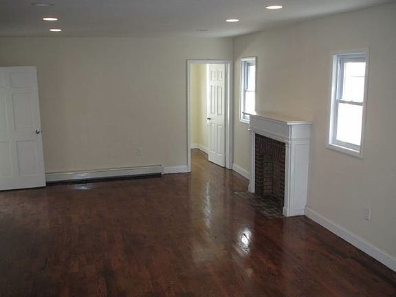 3rd image of 10914 201st St