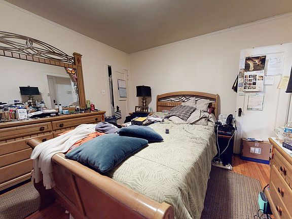 5th image of 7644 N Greenview Ave #3E