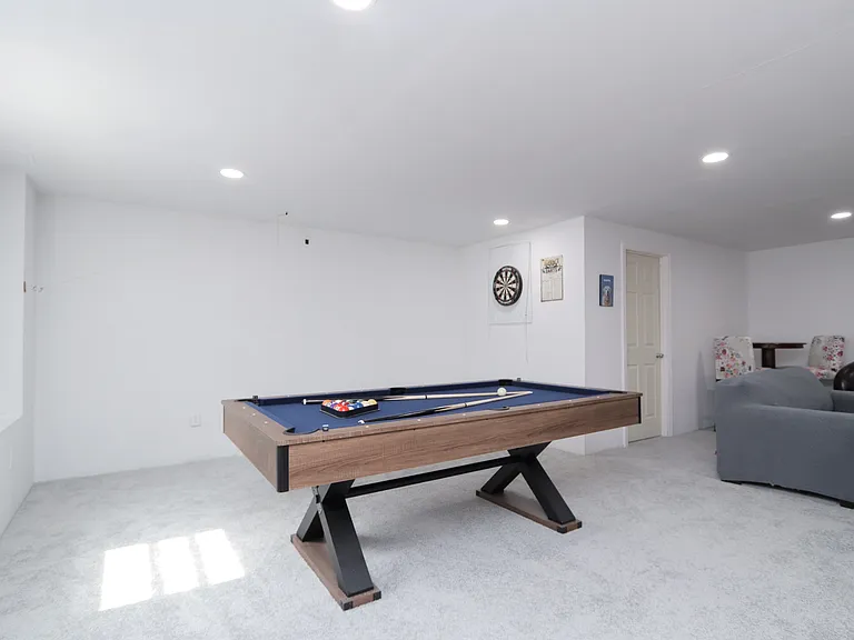 177 Thompson St — Photo 33