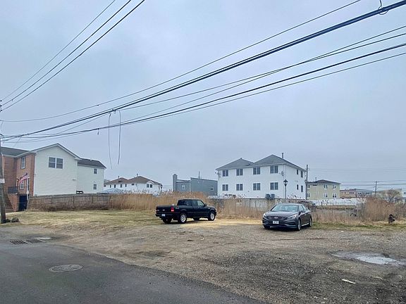 3rd image of 9947 Davenport Ct