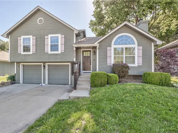 1904 NW Harbor Pl, Blue Springs, MO 64015