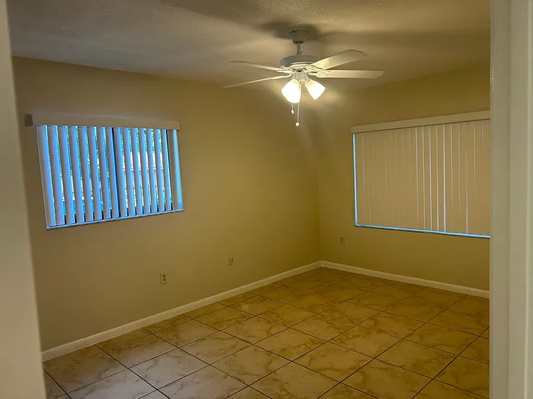 College Gardens Apartments — Photo 12