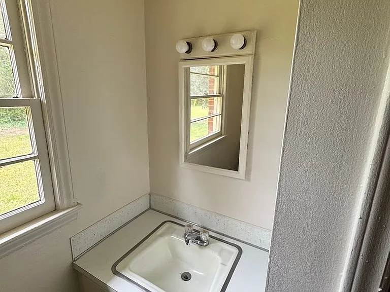 1223 Masonic Dr — Photo 17