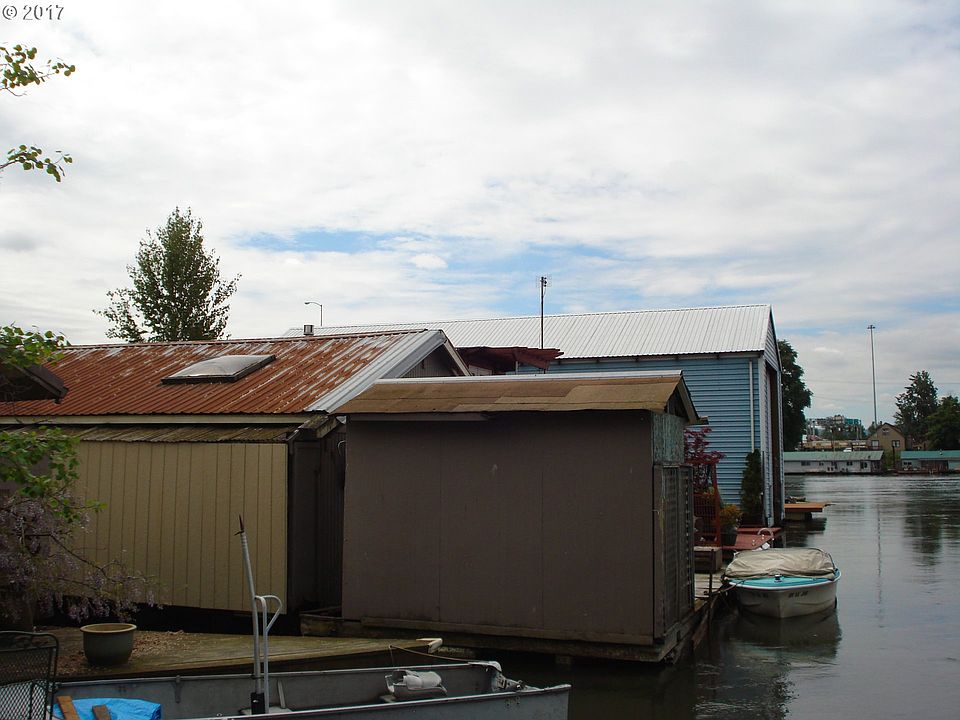 2nd image of 1553 N Jantzen Ave