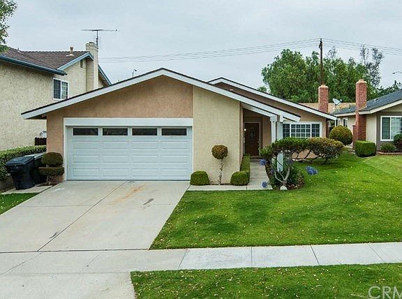 4th image of 5533 E Edgemar Ave