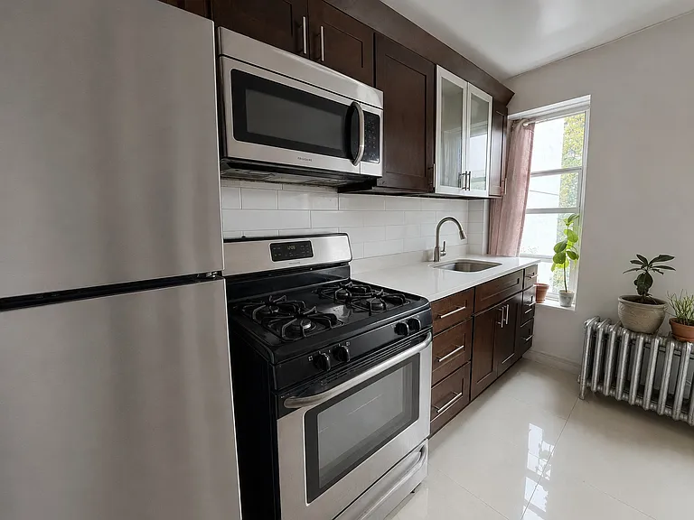 874 Bergen St #4L — Photo 5