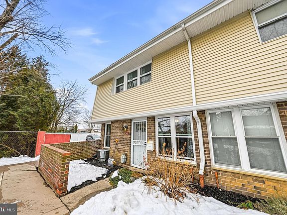 2nd image of 3850 Woodhaven Rd Unit 607