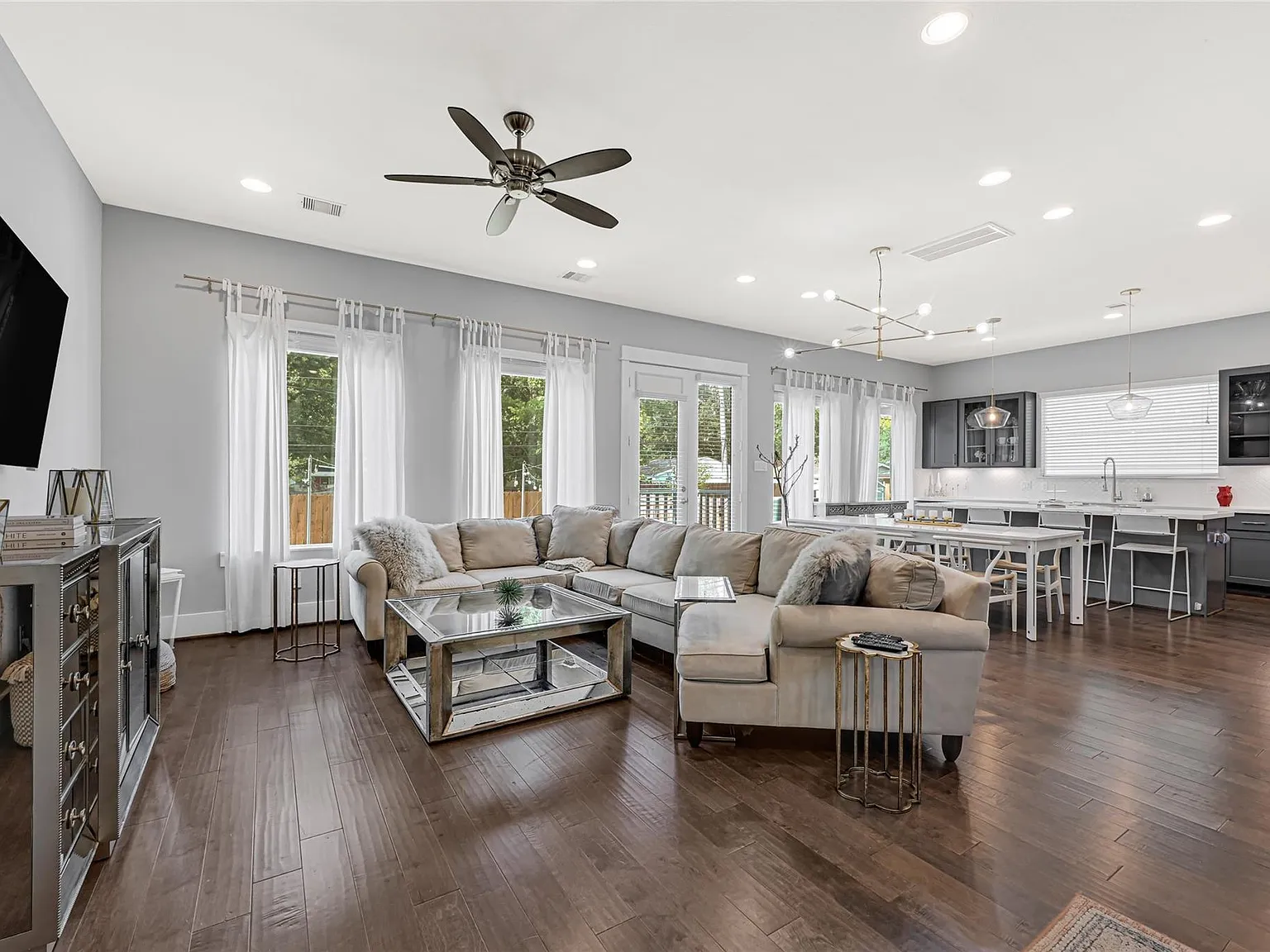 3 bed, 2.5 bath, 1747 sqft, $2,800 — Photo 4