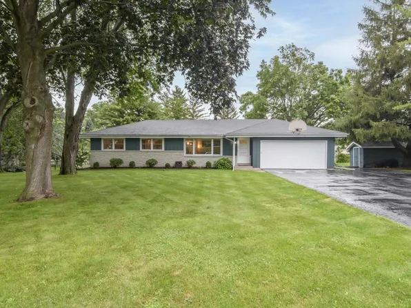 334 Maple WAY S S, Waukesha, WI 53188
