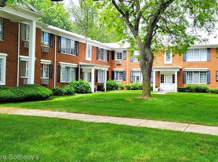 20870 Wildwood Dr APT 221, Harper Woods, MI 48225