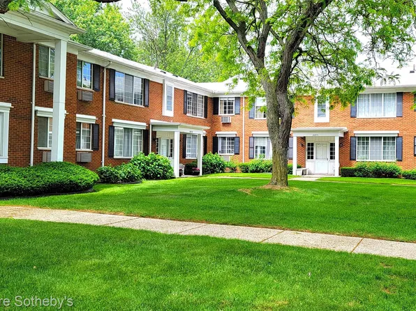 20870 Wildwood Dr APT 221, Harper Woods, MI 48225