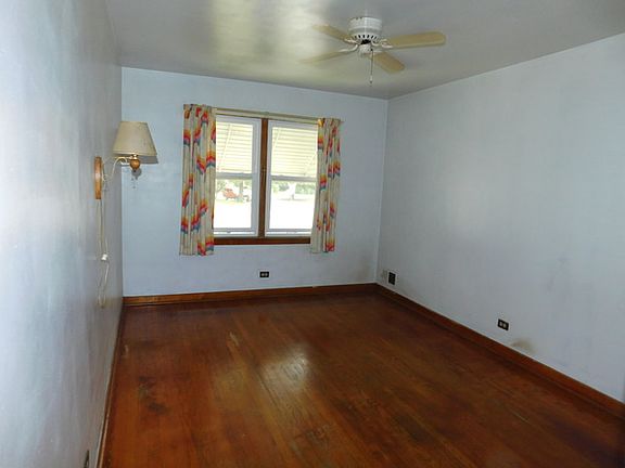 5th image of 5910 W Park Ave