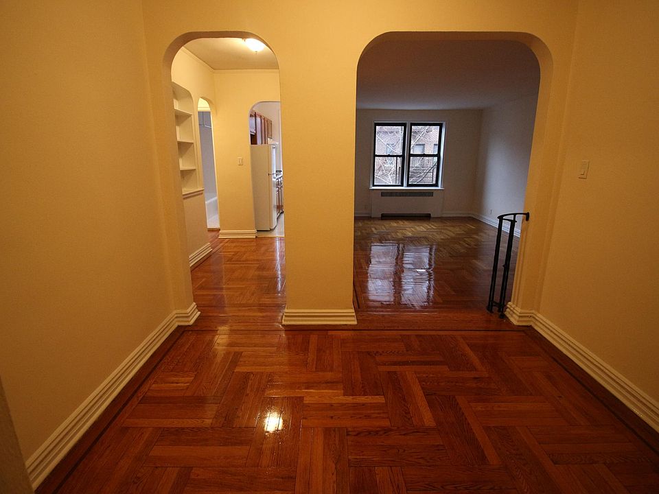 2nd image of 2707 Creston Ave APT 4D