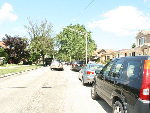 5th image of 3009 N Oriole Ave APT 204