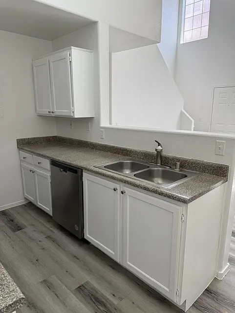 3 bed, 2.5 bath, 1200 sqft, $1,874 — Photo 4