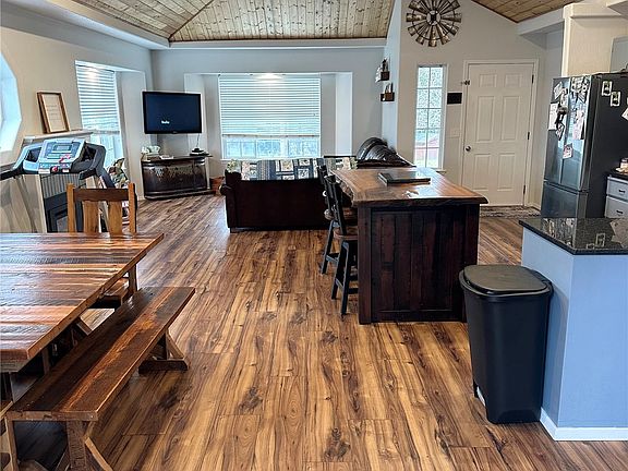 3rd image of 2214 Summit Drive