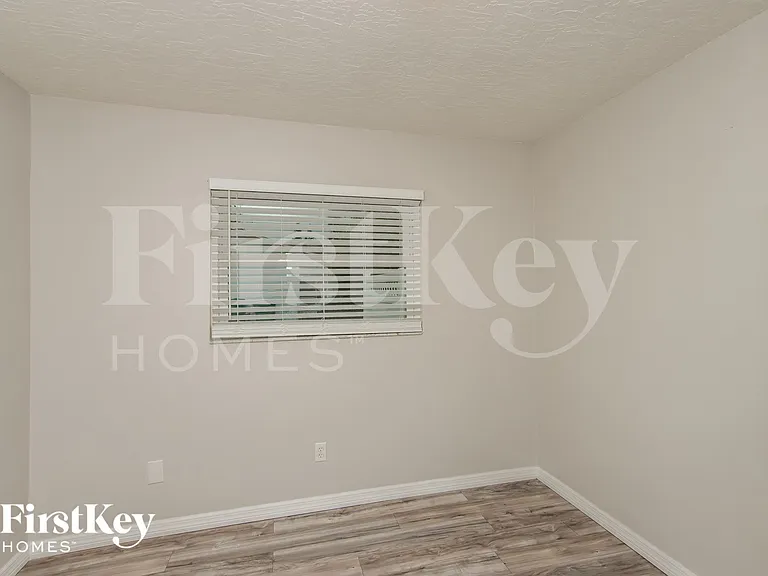 525 Sacre Coeur Dr — Photo 12