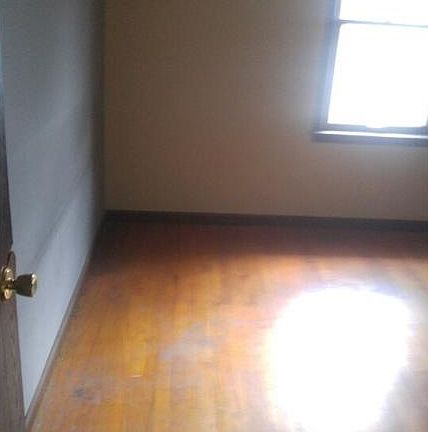 3rd image of 802 Clifford Ave