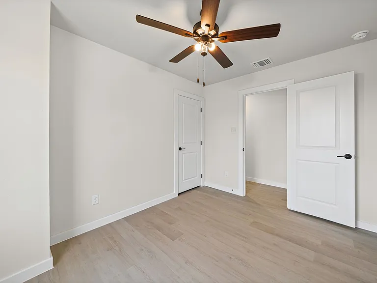 1407 S 5th St — Photo 17
