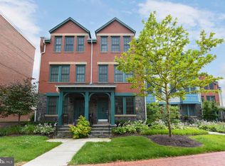 918 Slaters Ln, Alexandria, VA 22314
