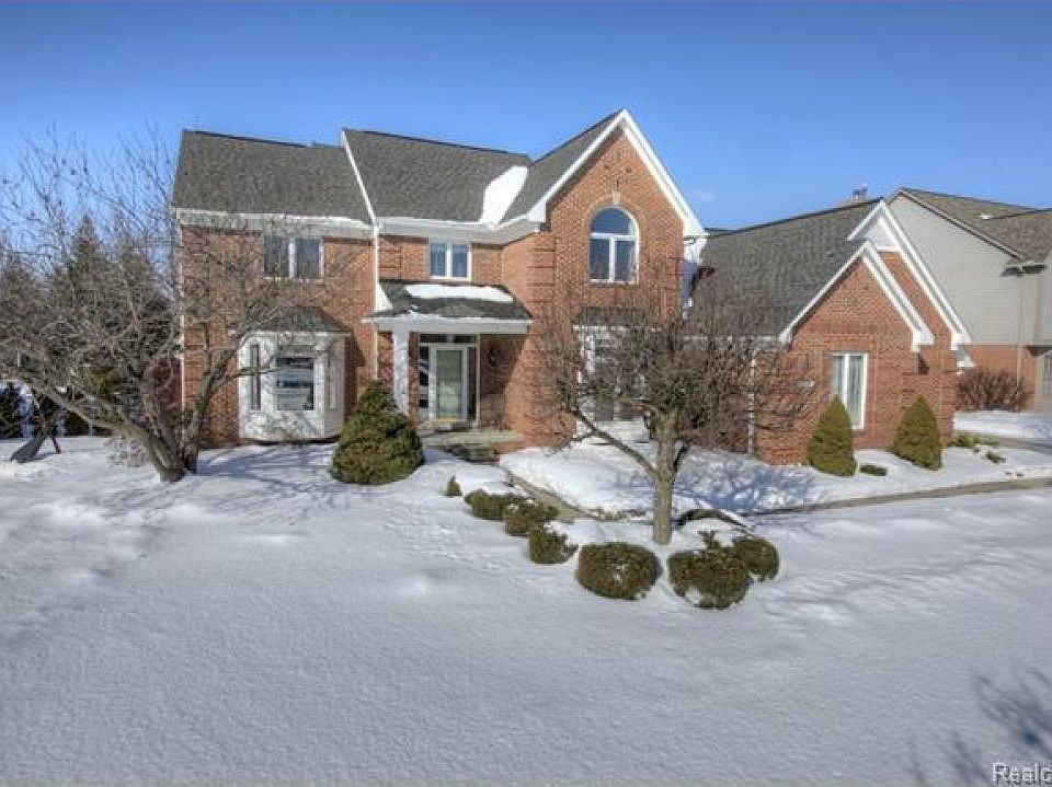 1st image of 47627 Royal Pointe Dr
