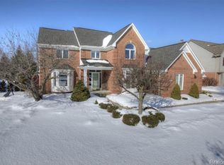 47627 Royal Pointe Dr, Canton, MI 48187