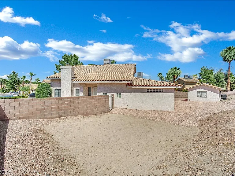 756 Charwood Cir — Photo 44
