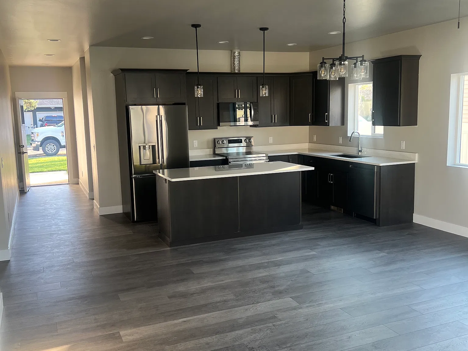 2 bed, $1,600 — Photo 2