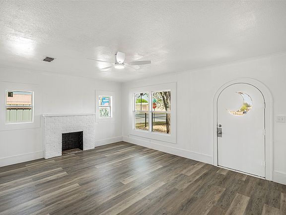 2nd image of 1842 Grape St