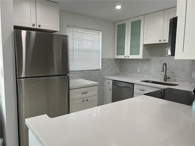 321 Newport Ct #V-unit 321 — Photo 32