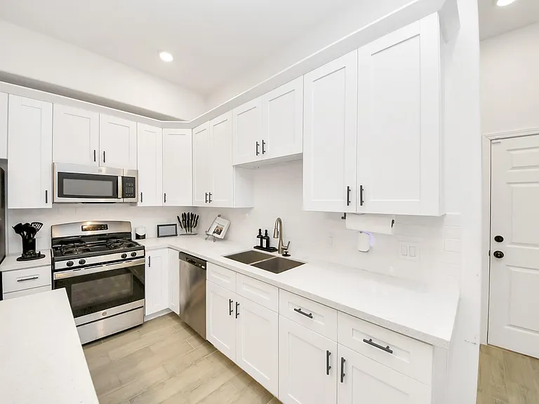 4613 Ireland St #B — Photo 6